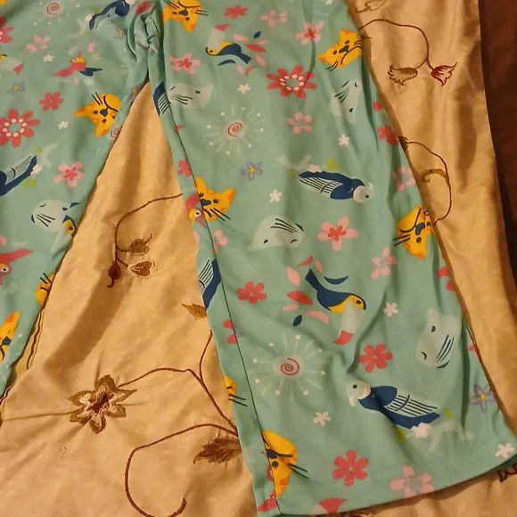 Girls Disney Encanto Pajamas Set - Picture 8 of 8